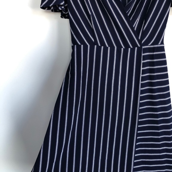 ✨2/$30✨ NAVY & WHITE STRIPED MIDI DRESS W TIE BACK - Picture 5 of 5